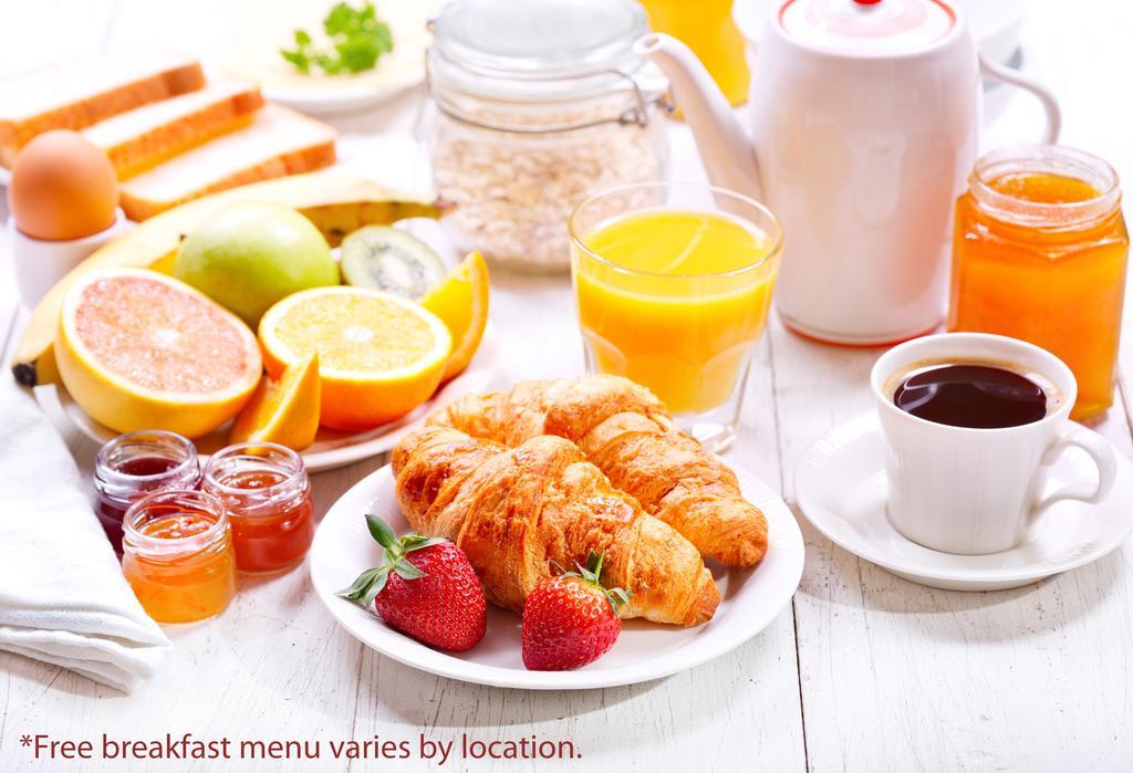 Days Inn By Wyndham Toronto East Beaches Zewnętrze zdjęcie