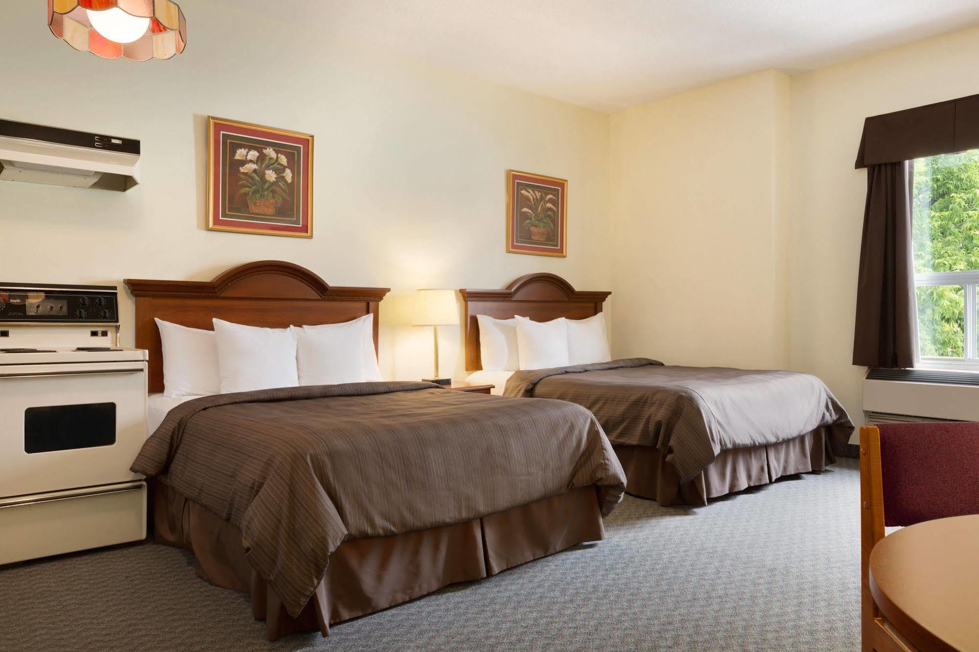 Days Inn By Wyndham Toronto East Beaches Zewnętrze zdjęcie